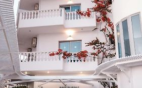 华美伦酒店 Sarandë Exterior photo