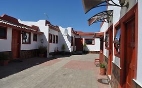 Timo'S Guesthouse Accommodation Lüderitz Exterior photo