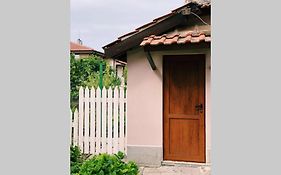 布尔加斯Cute Little House With A White Picket Fence别墅 Exterior photo