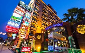 曼谷瓦布亚阿索特尔酒店 Exterior photo