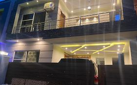 Luxury Guest House In Bahria Town 拉瓦尔品第 Exterior photo