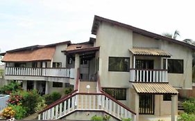 Maison De 4 Chambres A Grand Popo A 10 M De La Plage Avec Vue Sur La Mer Piscine Partagee Et Jardin Clos Exterior photo