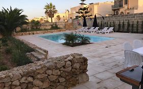 Beautifully Converted Farmhouse Villa In Gozo With Large Pool And Outdoor Area Għarb Exterior photo