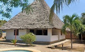 Diani Holiday House I 乌昆达 Exterior photo