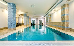 Isr Baku Hotel Apartment With A Pool Exterior photo