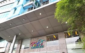 节日酒店 Metro Manila Exterior photo