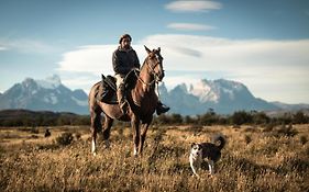 日光与马潘帕山林小屋 Torres del Paine National Park Exterior photo