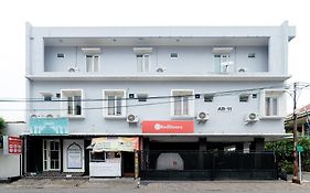 诗都阿佐 Reddoorz Syariah At Delta Sari Aloha Waru酒店 Exterior photo