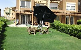 Three-Bedroom Garden Chalet At Marina Wadi Degla For Families 艾因苏赫纳 Room photo