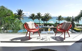 Cap Ouest Beachfront Luxury Penthouse & Apartment Flic-en-Flacq Exterior photo
