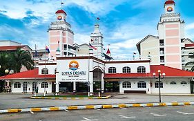 莲花迪沙鲁海滩度假村及水疗中心 Bandar Penawar Exterior photo