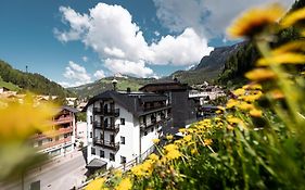 Stella Hotel - My Dolomites Experience 塞尔瓦迪加尔代纳山谷 Exterior photo
