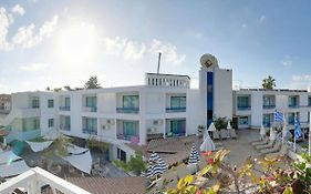 涅柔斯酒店 Paphos Exterior photo
