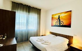 Hotel Bed & Bike 切塞纳 Exterior photo