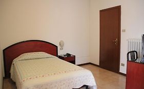 Nuovo Hotel San Martino Snc 雷诺河畔卡萨莱基奥 Room photo