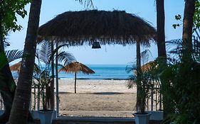 拉里萨海滩度假村 莫尔吉姆 Exterior photo