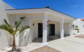 瑞士天堂阿鲁巴岛别墅和套房 棕榈滩 Exterior photo