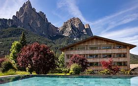 Artnatur Dolomites Hotel & Spa 修希 Exterior photo