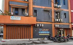 Reddoorz At Luxury Homestay Near Kantor Regional II Bkn Surabaya 诗都阿佐 Exterior photo