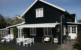 胡姆勒拜克住宿加早餐旅馆 Humlebæk Exterior photo