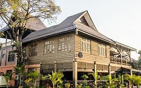 The Manor Hotel 娘瑞 Exterior photo