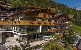 Hotel Garni Gardena - Appartments Santa Cristina Val Gardena Exterior photo