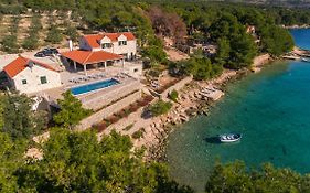 Luxury Villa Kate On Sea With Heated Pool 米欧纳 Exterior photo