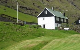 Idyllic House Near River And Ocean Leynar Exterior photo