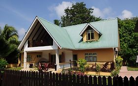 Gold Leaf Self Catering Guest House 拉迪格岛 Exterior photo