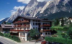 Hotel Albergo Dolomiti 圣维托-迪卡多雷 Exterior photo