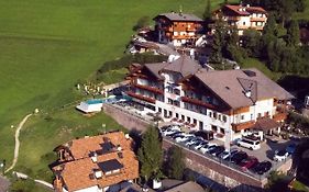 尹特尔史基酒店 Santa Cristina Val Gardena Exterior photo