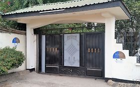 Airport Guesthouse 达累斯萨拉姆 Exterior photo