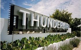 Thunderbird Hotel 马尔法 Exterior photo