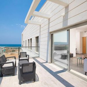 Stylish Penthouse Apartment Close To Akhziv Beach By Sea N' Rent 纳哈里亚 Exterior photo