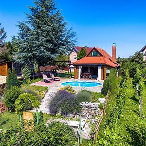 Beautiful Home In Turcin With 2 Bedrooms, Wifi And Outdoor Swimming Pool Varazdin Breg Exterior photo