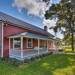 Chic Schulenburg Farmhouse With Fire Pit And Grill! Exterior photo