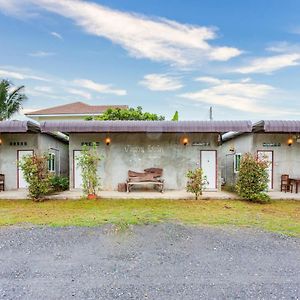 Ban Buak Khang Oyo 749 班苏安度假村酒店 Exterior photo