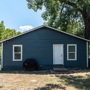 Escape To A Restored 1920S East Waco Bungalow别墅 Exterior photo