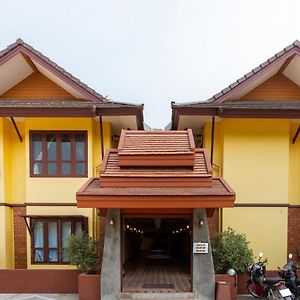 Yellow Tique Hotel 南邦 Exterior photo