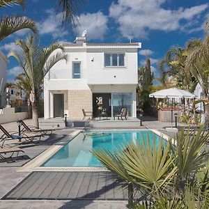 Villa Adaman - Stunning 3 Bedroom Seafront Villa With Pool - Close To The Beach 圣纳帕 Exterior photo