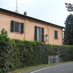 Charming 1-Bed Apartment In CastellʼArquato Exterior photo