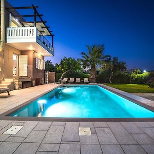 Petronila Luxury Villa With Heated Private Pool 基萨莫斯 Exterior photo