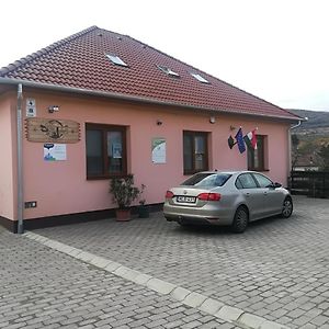 Kisnána Var-Liget Vendeghaz酒店 Exterior photo