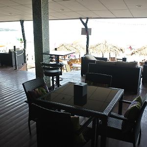 Trash And Glam Beach Lounge 拉迈海滩 Exterior photo