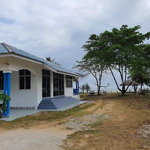 Ala Beach Lodge - Ketapang Homestay 哥打巴鲁 Exterior photo