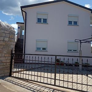 Apartment Alina 乌马格 Exterior photo