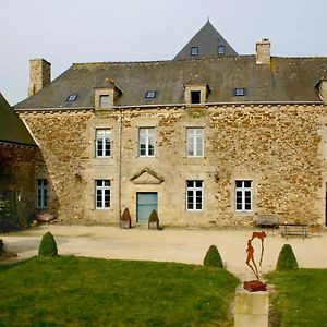 Gite Le Logis - Manoir Le Plessix Madeuc Corseul Exterior photo