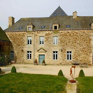 Gite La Passerelle - Manoir Le Plessix Madeuc Corseul Exterior photo