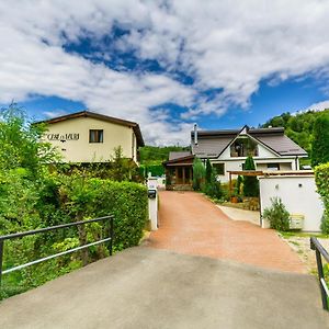 Tîrgu OcnaCasa Cu Muri住宿加早餐旅馆 Exterior photo