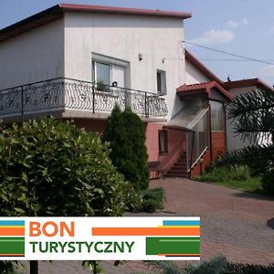 Agroturystyka Pod Modrzewiem 巴托夫 Exterior photo